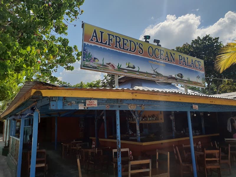 Alfred's Negril (Alfred's Ocean Palace)