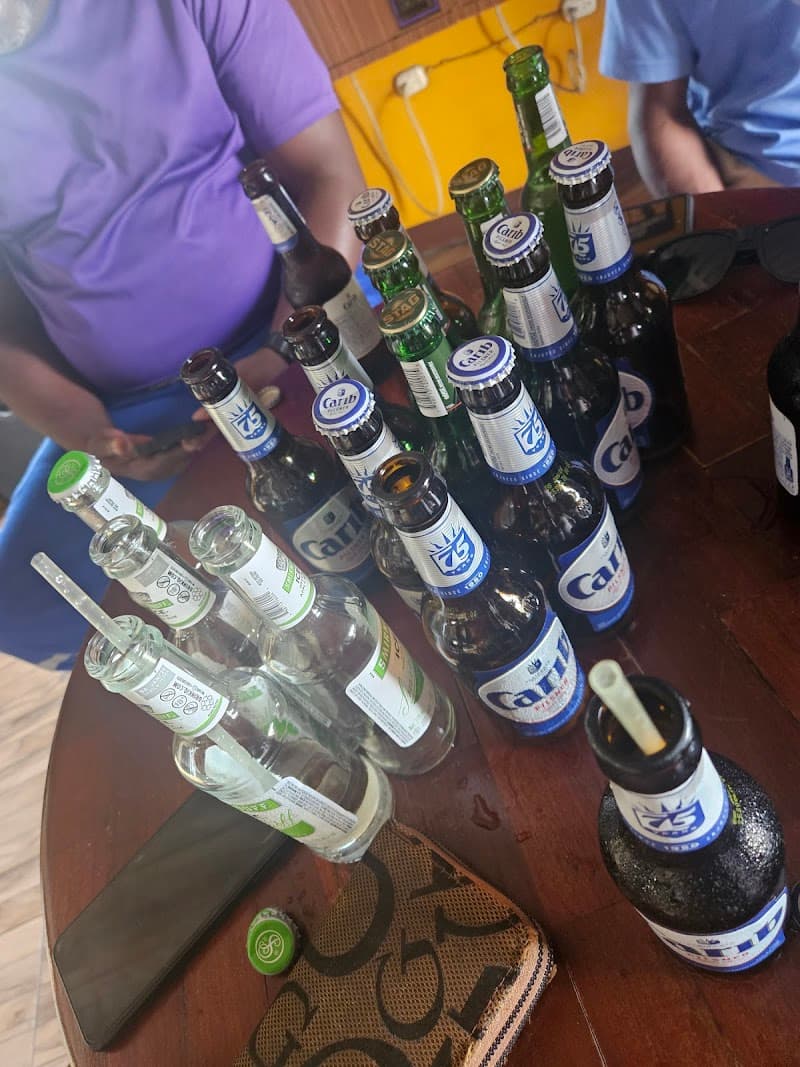 D H Corner Bar