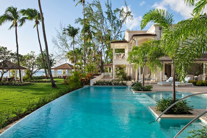 Luxury Villas Inc.